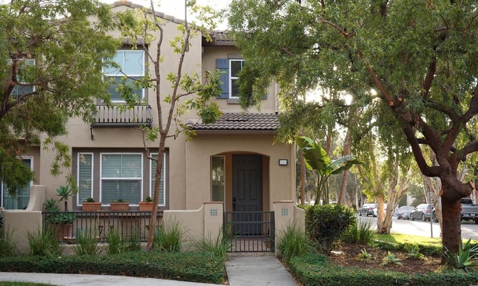 Irvine Casa | Garden-front 3brd/2.5bath condo freshly remodeled in Woodbury East