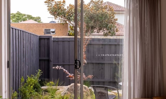 Brunswick North Apartamento | Garden Gem: Coburg Leafy Apt.