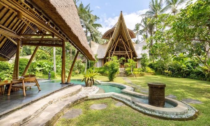 Abiansemal Villa | Garden House 3bds Bamboo House Pool Garden View