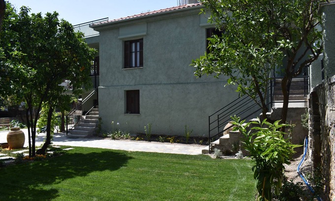 Nea Anchialos Casa | Garden House - 5min from the beach!