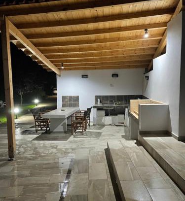 Trygonas Apartamento | Garden House No 2