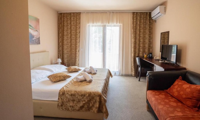 Apatin Cama Y Desayuno | Garden House