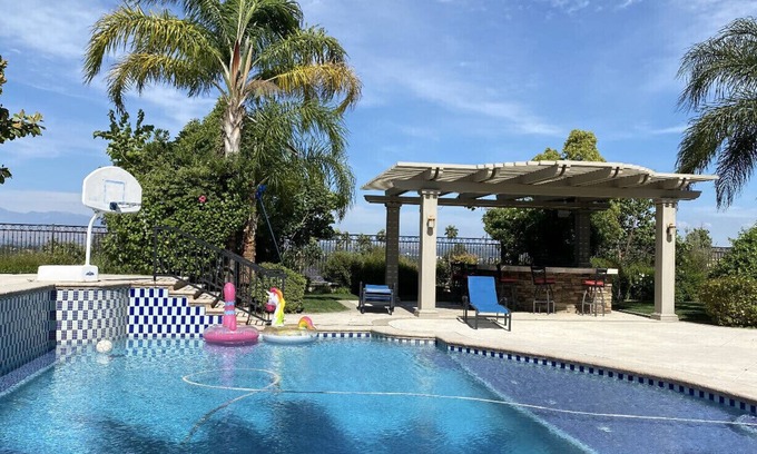 La Sierra Casa | Casa de jardín privada con piscina