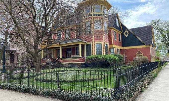 Cleveland Apartamento | Garden-level 2BR Pet-friendly Near Downtown