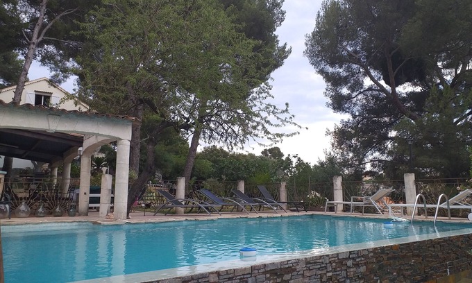 La Seyne-sur-Mer Villa | VILLA T3 PLANTA JARDIN, COCINA DE VERANO PINEDE PISCINA Y TRANQUILA