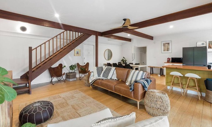 Suffolk Park Casa | Garden Oasis-2br -1 min from the beach & pet friendly!