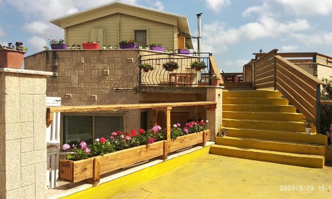 Shlomi Chalet De Esquí | Garden on TOP of the WORLD צימר על גג העולם