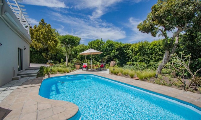 Somerset West Apartamento | Garden- Pool flat with Solar Electricity