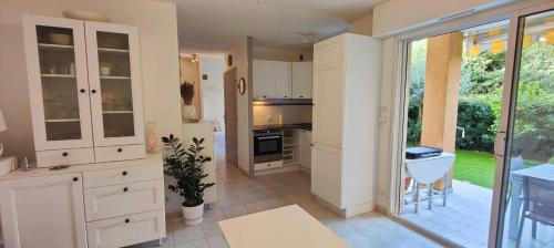 Frejus Port Apartamento | Garden studio 150 m from the beach