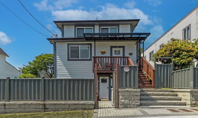 New Westminster Casa | Garden Suite 2-Bed/ 1-Bath can be Interconnected with additional Suite
