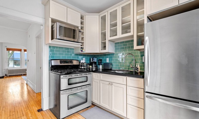 Whittier Casa | Garden Suite - Eat Street Suites