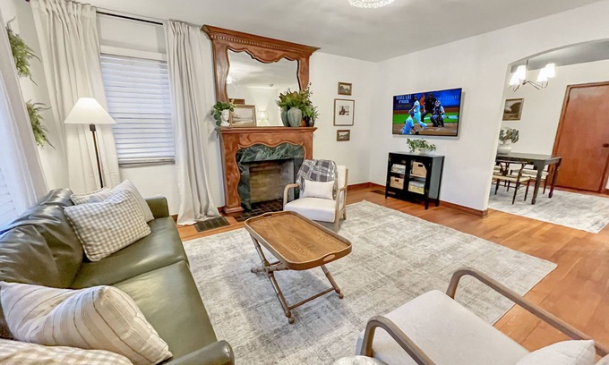 Grandview Heights Condominio | Garden Suite - Sauna + King Bed! -Central location