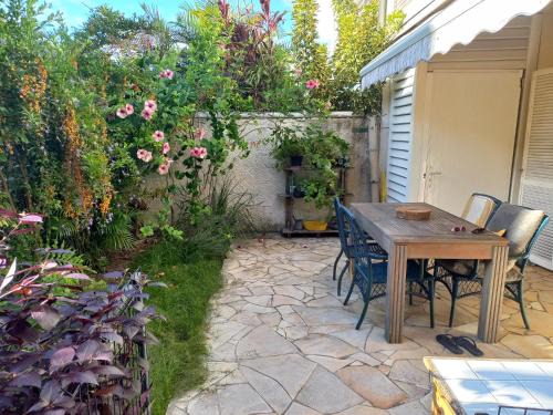 Anse Vata Apartamento | Garden & Terrace Apartment