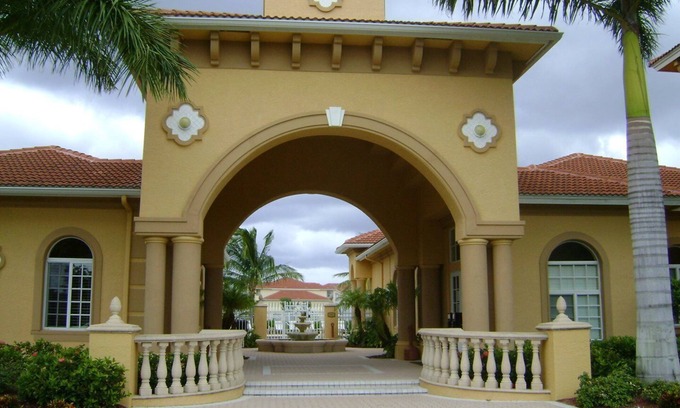 Iona Condominio | Gardens of Beachwalk 1/1 with Balcony