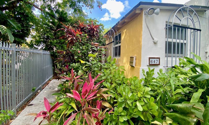 Northeast Miami Cabaña | Gardolinos Cottage near the bay