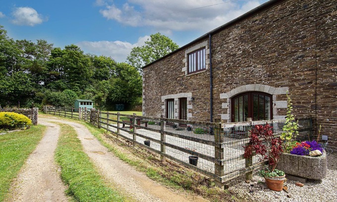 Ruan High Lanes Cabaña | Gare Barn, Veryan, lovely countryside views