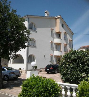 Povile Casa | Garfild Guest house
