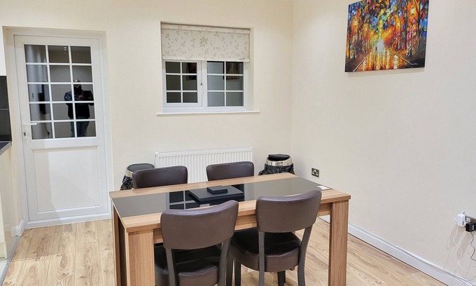 Edgware Apartamento | Garland Modern Spacious Apartment With Garden, Edgware