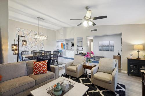Garland Casa | Garlands Hidden Gem 4 Bedrooms Hot Tub Patio