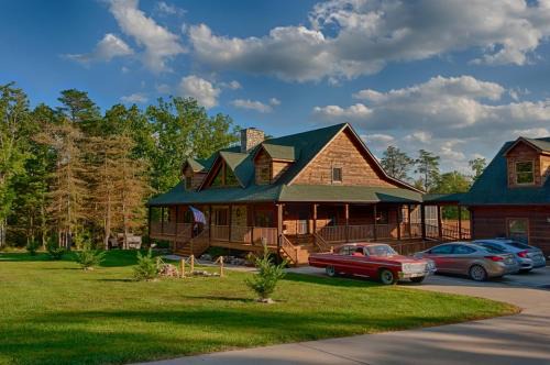 Luray Casa | Garnerland in Luray with Hot Tub and Pet Friendly