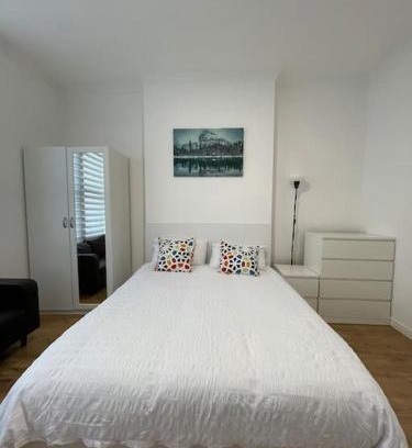 Broad Green Apartamento | Garnet - Deluxe London Studio