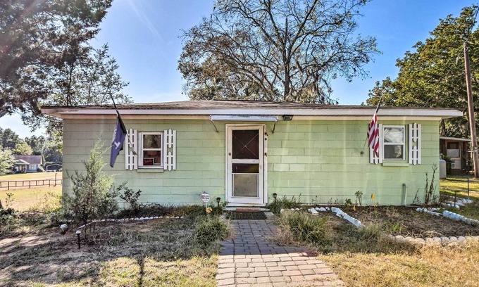 Pineland Cabaña | Garnett Cottage < 1 Mi to Savannah River!