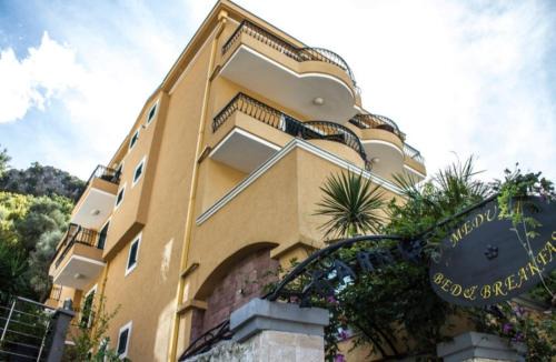 Rafajlovici Hotel | Garni Hotel Meduza