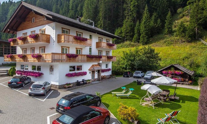 Selva di Val Gardena Hotel | Garni Lanzinger