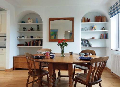 Barmouth Casa | Garreg Wen - White Stone, family holiday home