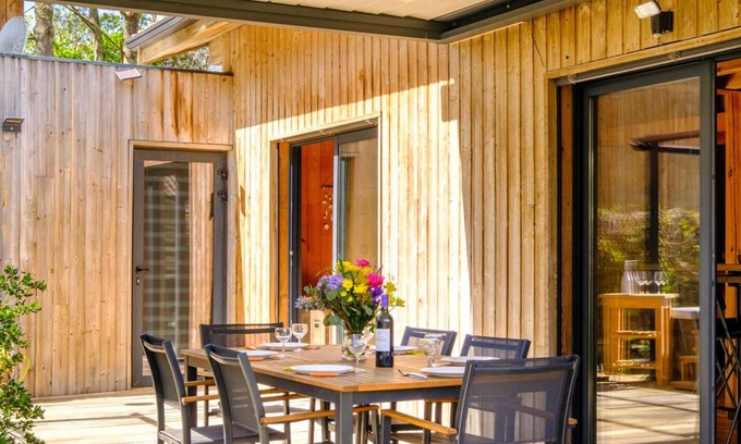 Gastes Chalet De Esquí | Gastes, Charmant chalet en bois avec Jacuzzi 6 pers