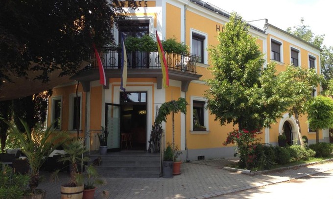 Frauenkirchen Casa | Gasthof-Pension Weisz-Artner