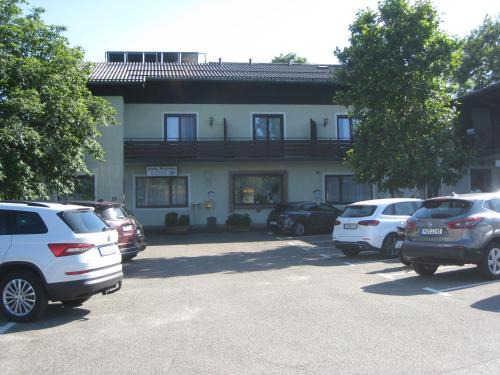 Strass im Attergau Casa | Gasthof Strobl Waldfrieden Garni