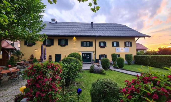 Eugendorf Casa | Gasthof zur Strass