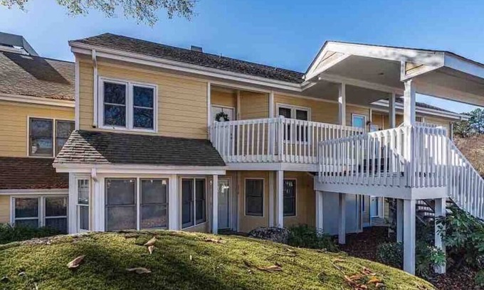Columbia Apartamento | ✨Gated ✨2 bed, 2 bath townhome close to downtown!
