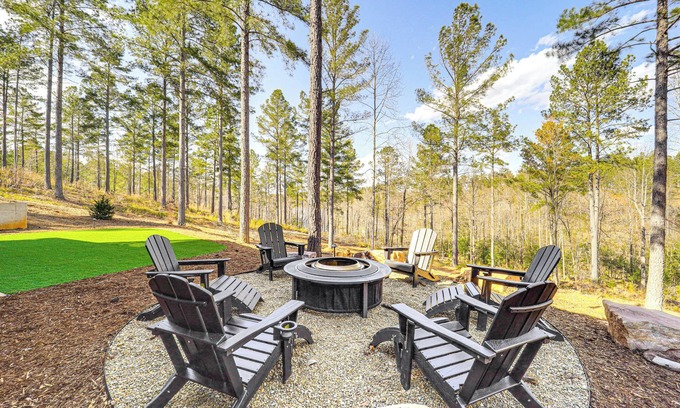 Hickory Casa | Gated Community w/Perks: North Carolina Hideaway