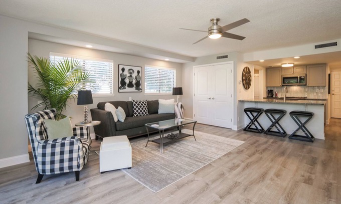 Sawgrass Condominio | Gated community, private beach access, renovated condo!!