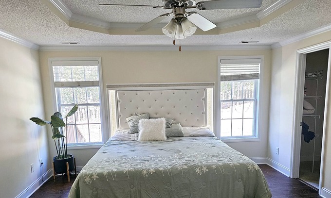 Olivia Casa | Gated community Home! Golf course & more