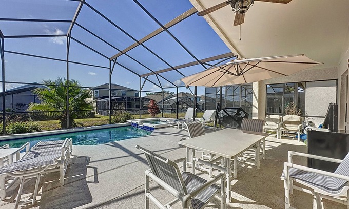 Highgate Park Villa | ⭐ ⭐ Gated Community | Modern | 4 Bed | 3 Bath | South Facing Large Pool Deck ⭐⭐