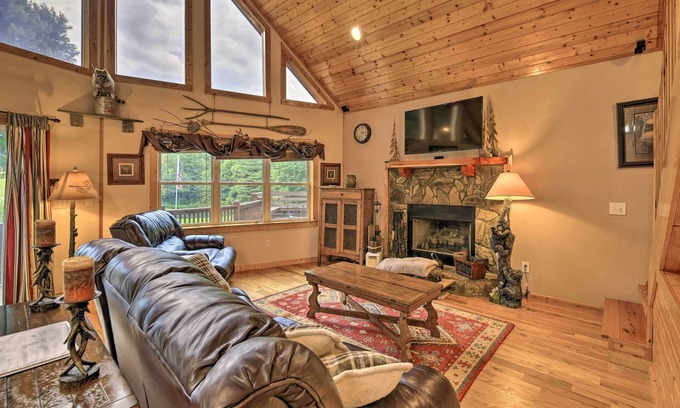 Sparta Cabina | Gated Community w/ Perks: Cozy Sparta Cabin!