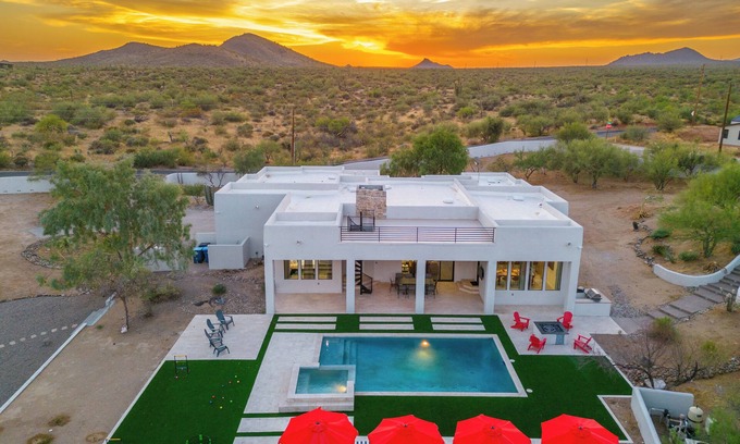 Pinnacle Peak Casa | Gated Estate Near Troon N. Pool, Hot-tub, Pickleball, Frisbee Golf, Bar & Arcade