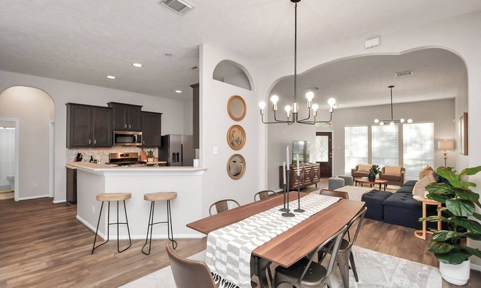 Falcon Point Casa | Casa de planta abierta de 1 planta situada en la comunidad de campo de golf en el corazón de Katy