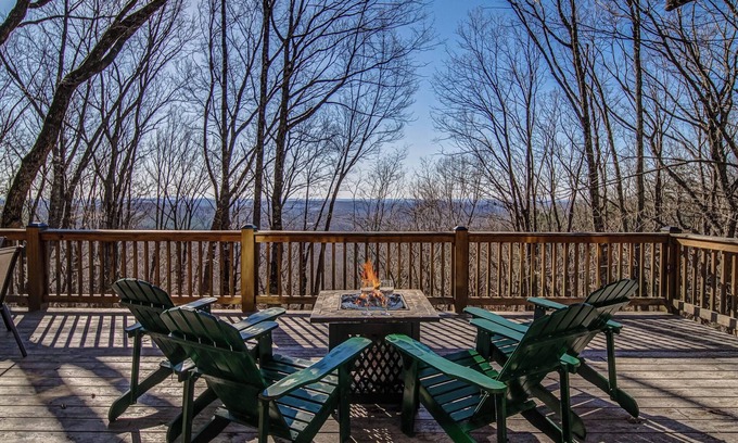 Tate Cabina | Gated Golf & Lake community - North GA Mountains!
