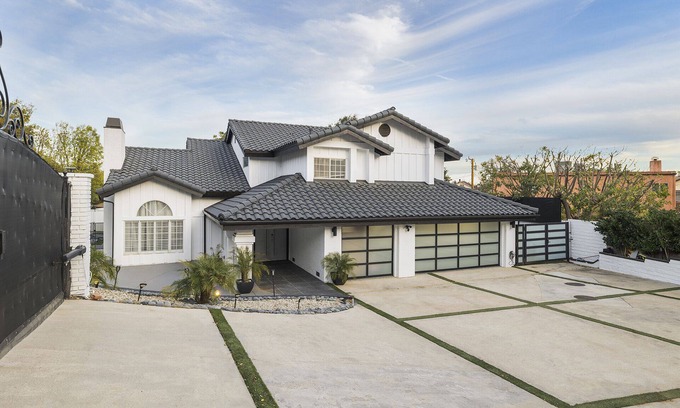 Chatsworth Casa | Gated Luxurious Modern Hills Oasis Estate POOL/SPA
