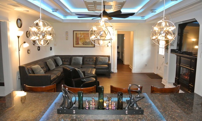 Little Woods Casa | Gated! Luxurious + Upscale! 5Bedrooms + 5Kings! Just Remodeled! New Furnishings!