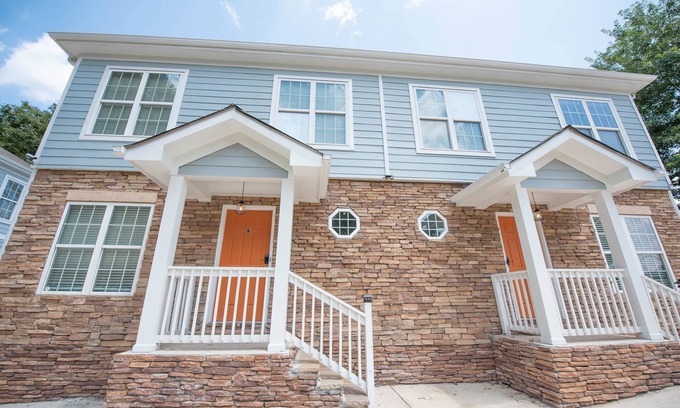 Southwestern Casa | Gated Modern Home 15min away Atlanta with 7 beds A