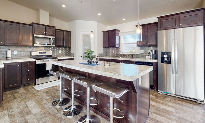Pinon Hills Casa | Gated Mtn-View Home with Private Six-Person Hot Tub & Sauna - Dog-Friendly