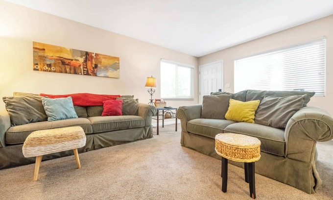 Visalia Apartamento | Gated, Quiet Walk to Med Cntr, Downtown, Value for Long Stays