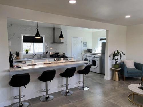 Baldwin Park Apartamento | Gated & remodeled 2b2b house 3373