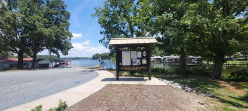Norwood Casa | Gateway to Lake Tillery Retreat