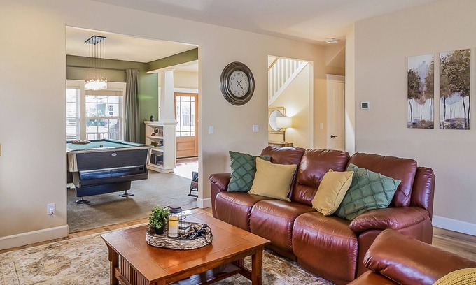 Mountain View District Casa | Gather! A Welcoming Home - King Beds - Pool Table!